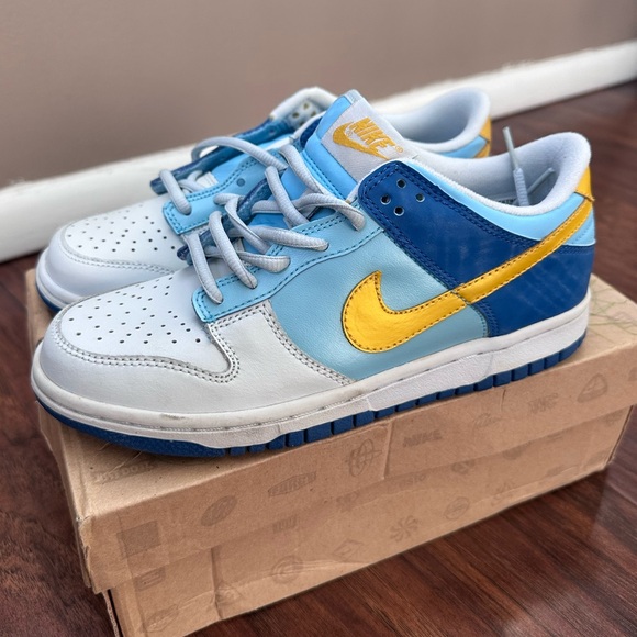 Nike Dunks - Picture 2 of 5